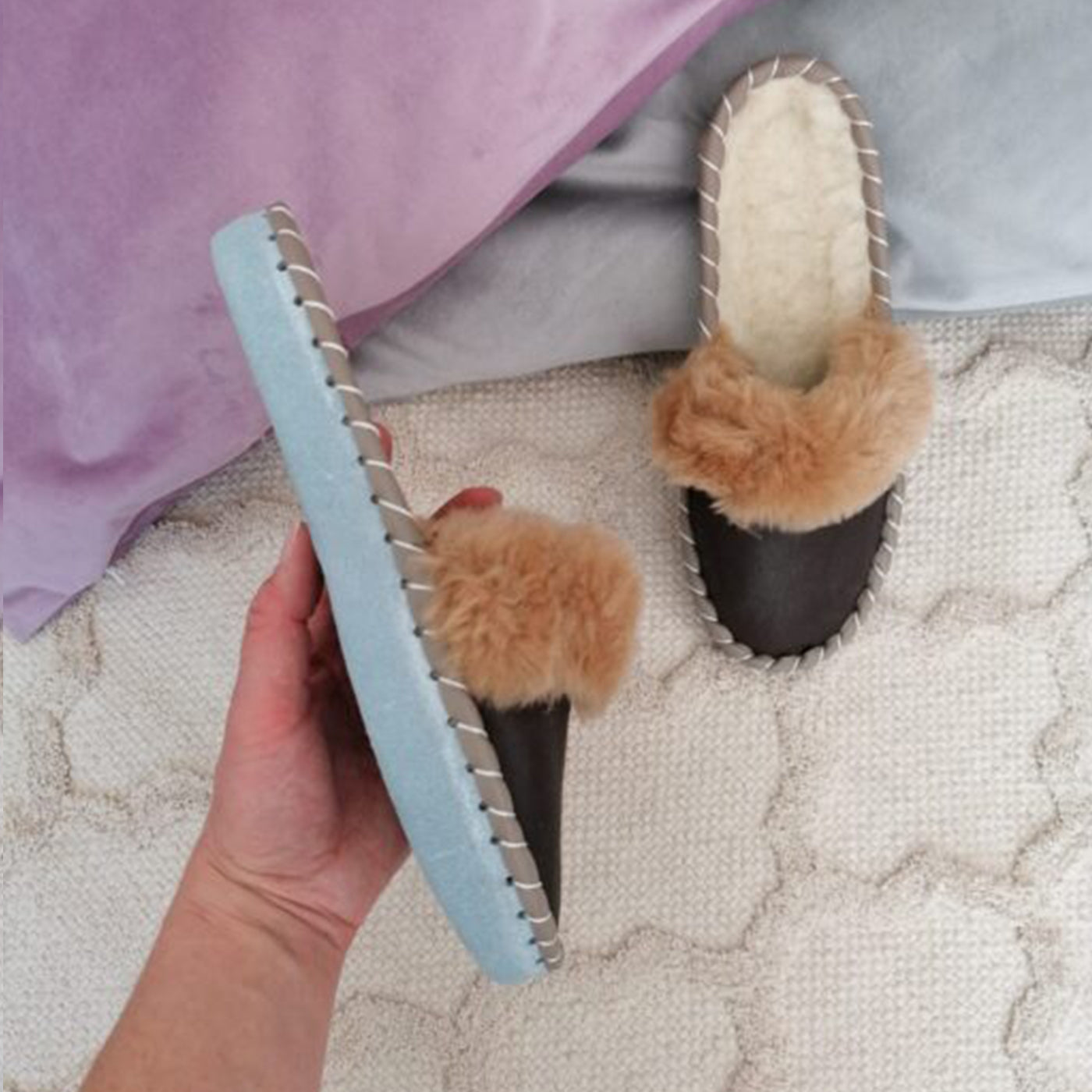 Warm slippers with cosy sheep's wool DANA